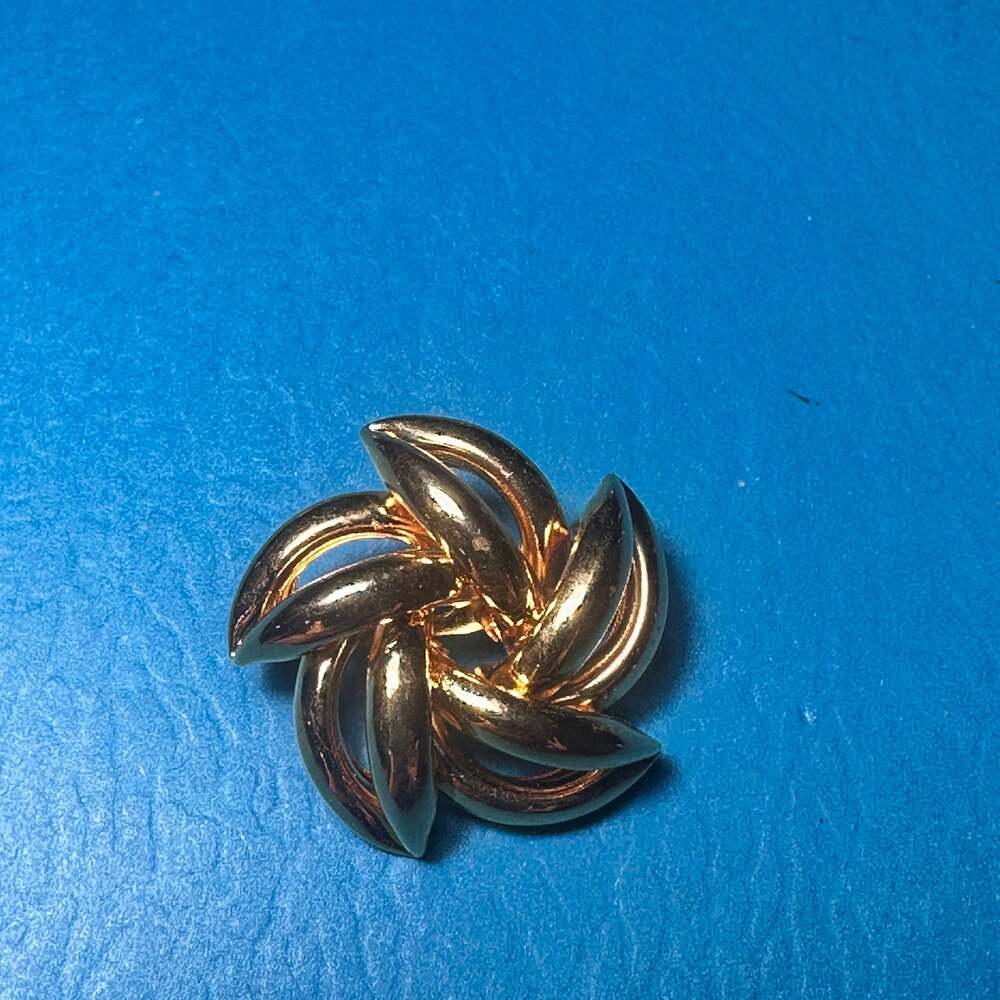 Vintage Gold Tone Pinwheel Flower Brooch